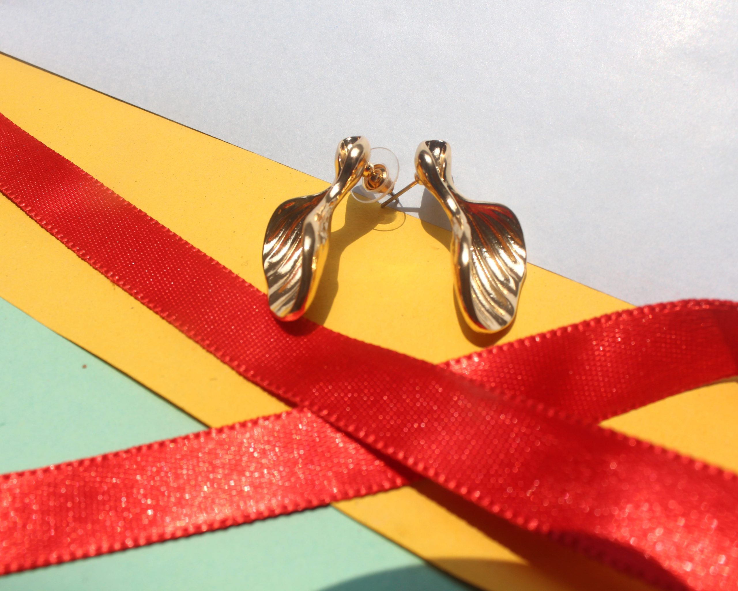 Luxurious Sculpted Leaf Statement Stud Earring Luxurious Sculpted Leaf Statement Stud Earring