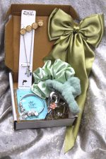 Mint Luxe Hamper – Elegant Hair & Charm Jewelry Gift Box - Image 4
