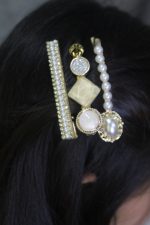 Golden Luxe Pearl & Crystal Hair Clip Set – Pack of 8 - Image 2