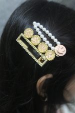 Golden Luxe Pearl & Crystal Hair Clip Set – Pack of 8 - Image 3